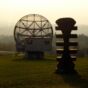 Statue and Radiotelescope