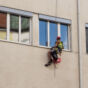 Window washer on a climbing rope