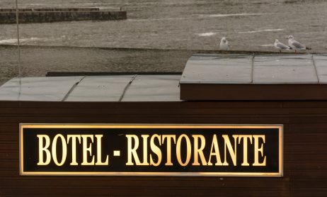 Botel – River Hotel and Restaurant